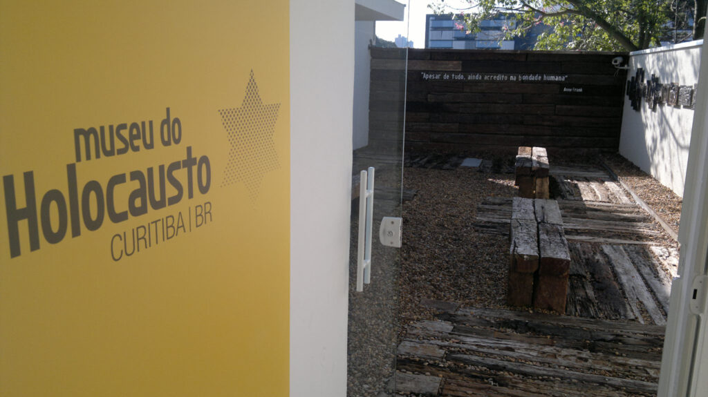 Museu do Holocausto promove capacitação contra uso de símbolos nazistas 
