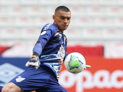 Athletico traz goleiro campeão de volta e vende atacante