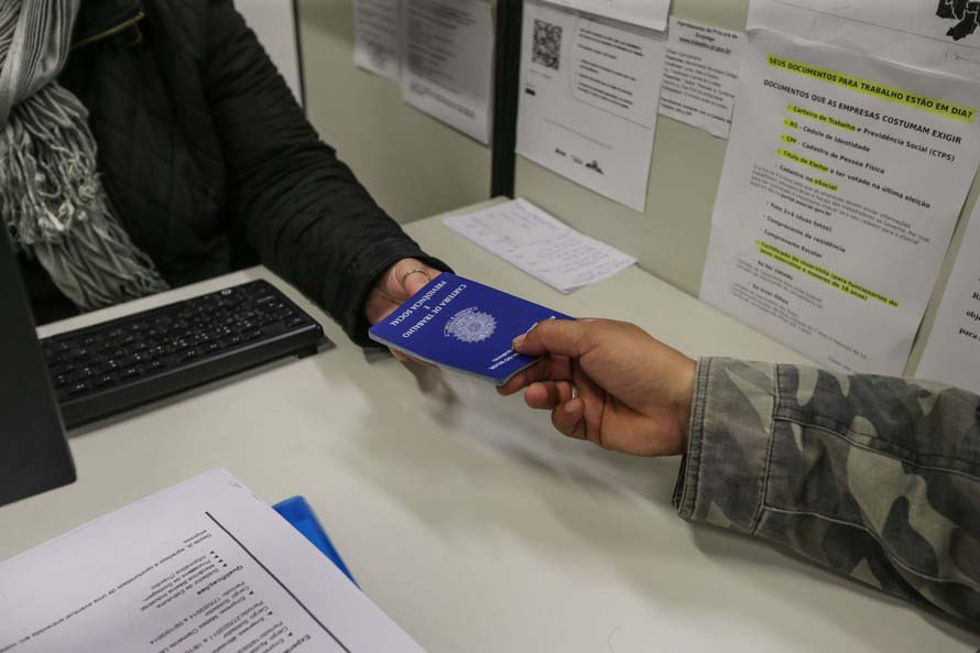 Junho começa com 21 mil vagas de emprego abertas no Paraná