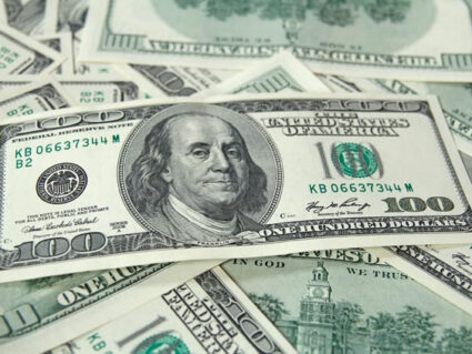 Sem tarifas de Trump, dólar fecha abaixo de R$ 6 pela primeira vez desde dezembro