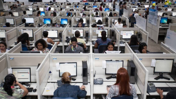Para metade dos brasileiros, acabar com escala 6×1 seria positivo para economia