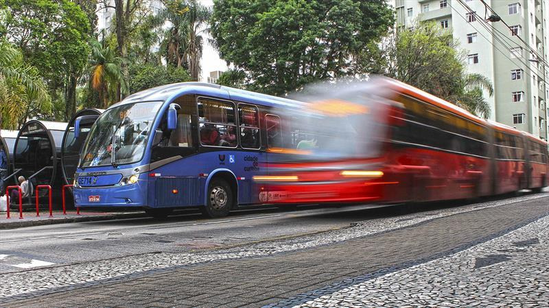 Veja o que abre e fecha no feriadão do Trabalhador em Curitiba