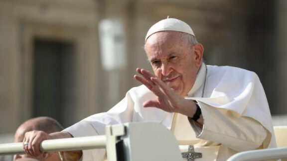 Papa Francisco pode aparecer para saudação aos fiéis, diz Vaticano