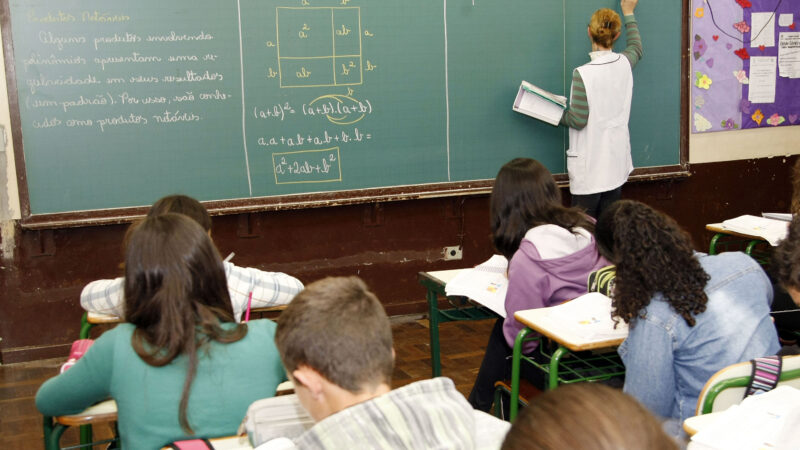 Professora morre após passar mal em colégio de Curitiba