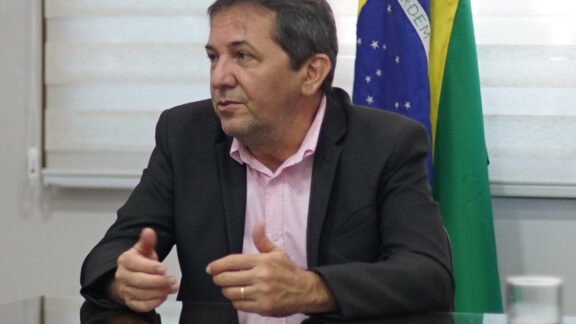 Ex-prefeito de Foz é condenado por usar funcionários da prefeitura para reformar a própria casa