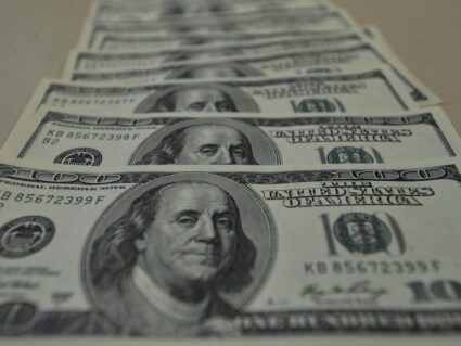 Cotação do dólar: empresa que fornece dados a Google admite erro
