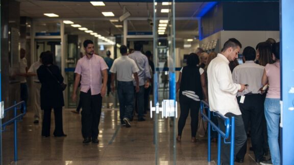 Bancos voltam a funcionar normalmente