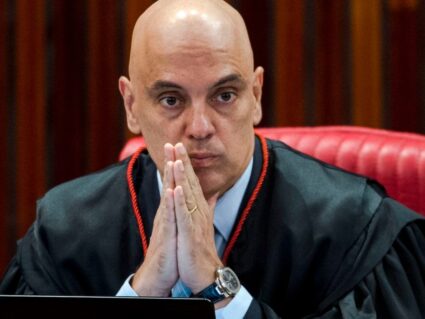 Moraes envia denúncia contra Bolsonaro para turma do STF decidir se ex-presidente vira réu