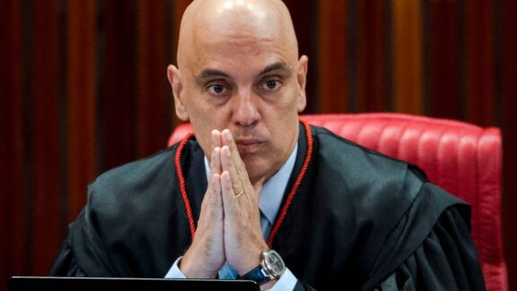 Moraes envia denúncia contra Bolsonaro para turma do STF decidir se ex-presidente vira réu