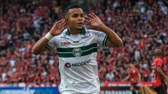 Atacante revelado pelo Coritiba negocia com time de Neymar