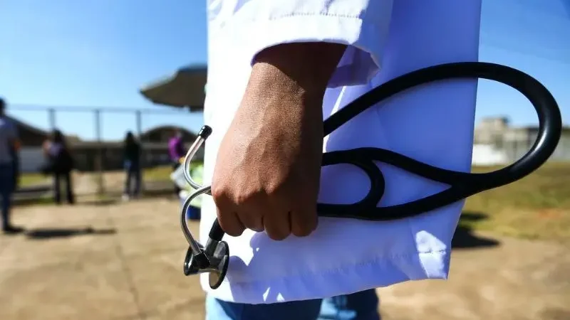 Médicos são presos por exercício irregular da medicina no Paraná