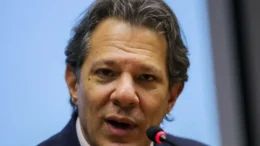 Lula, fora, Bolsonaro é candidato e Haddad o preferido para 2026