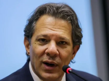 Lula, fora, Bolsonaro é candidato e Haddad o preferido para 2026
