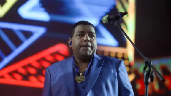 Raça Negra se apresenta no palco da Live Curitiba em dezembro