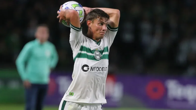 Coritiba vende lateral-direito para o Atlético-MG