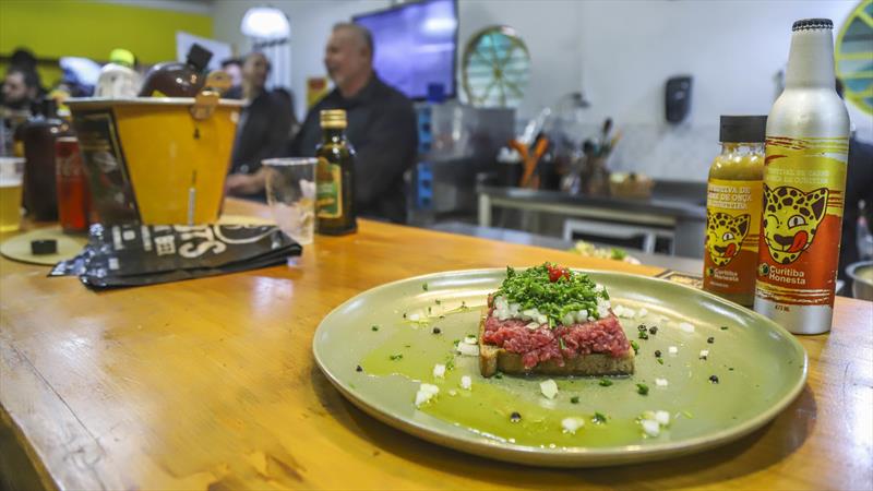 Iguaria de Curitiba, carne de onça ganha reconhecimento nacional