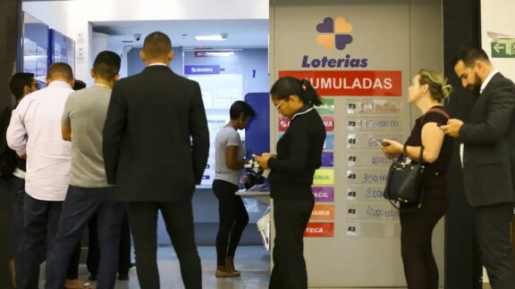 Mega-Sena pode pagar R$ 105 milhões nesta quinta-feira (20)