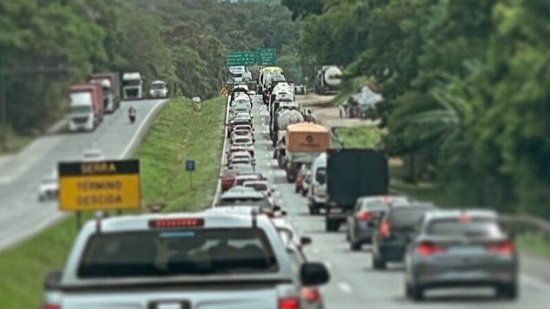 Rodovias do Paraná registram trânsito intenso no último dia recesso