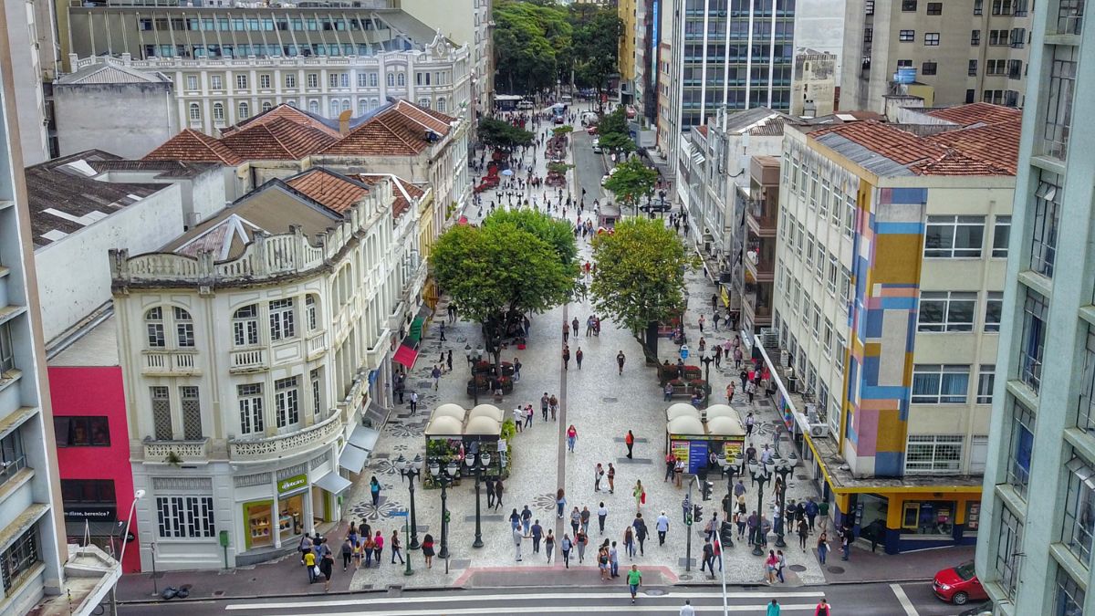 curitiba, rua xv de novembro, comércio, comércio de rua, acp, associação comercial do paraná, horário flexível