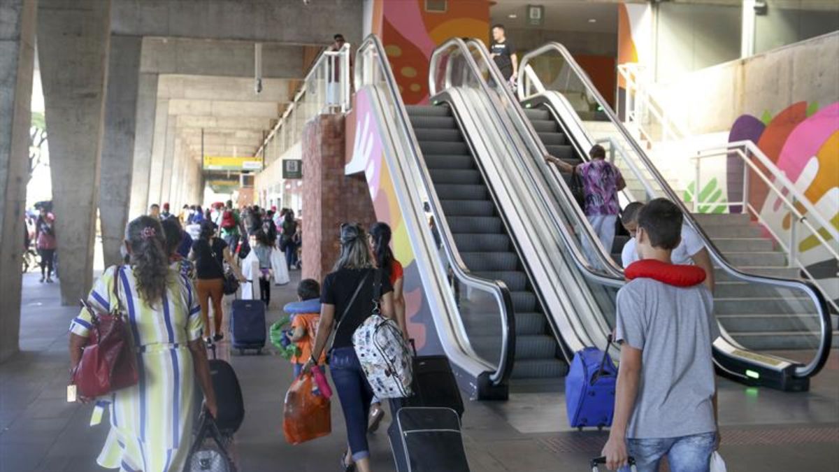 rodoviária de curitiba, embarques, movimento, natal, feriado, economia, viagem