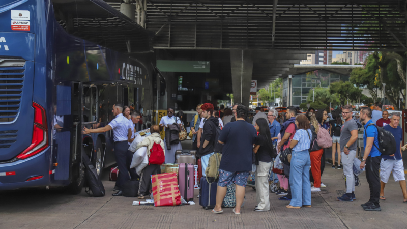 Rodoviária de Curitiba prevê movimento intenso no feriadão de Páscoa e Tiradentes