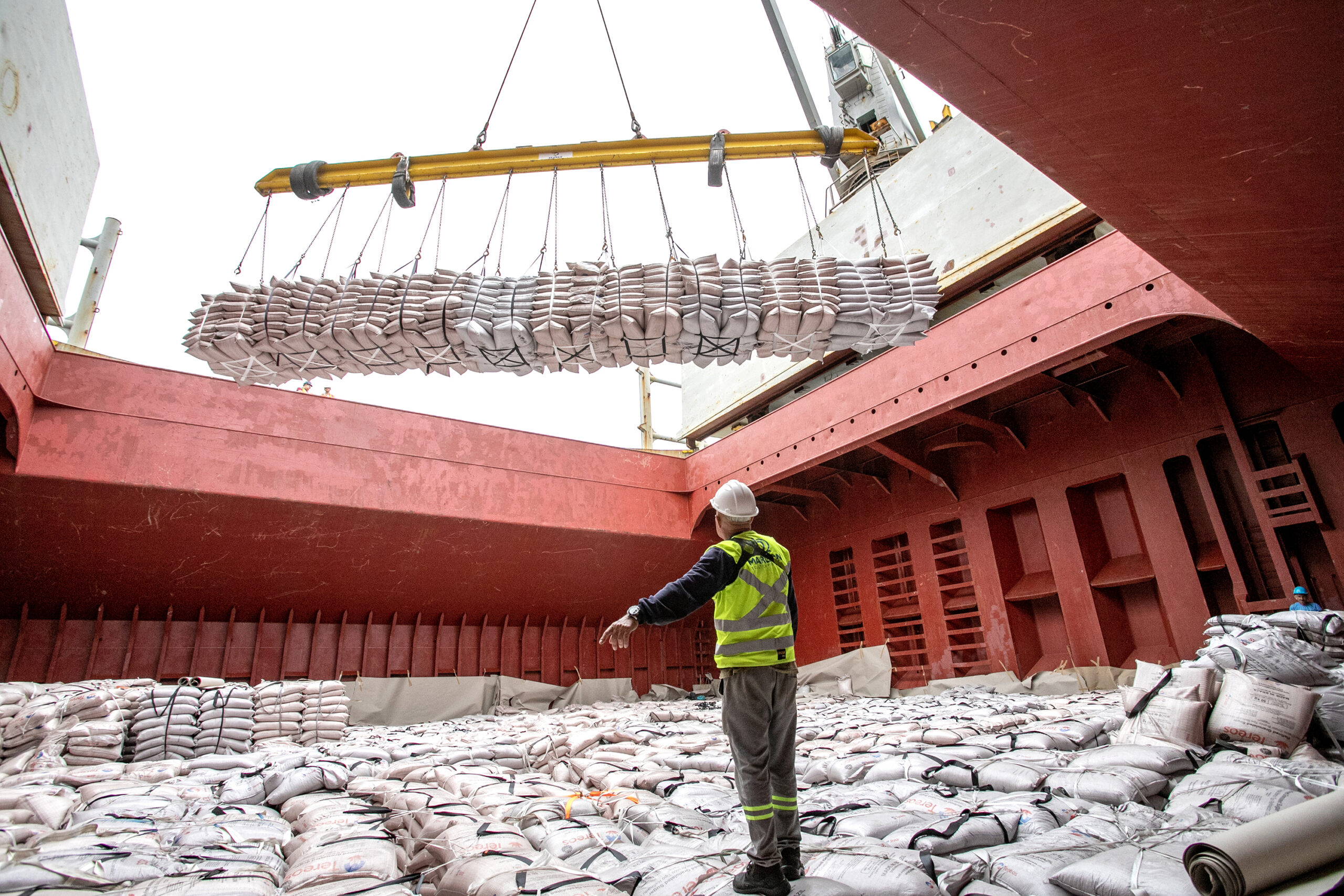 Exportação de açúcar a granel tem alta de 352% nos portos paranaenses