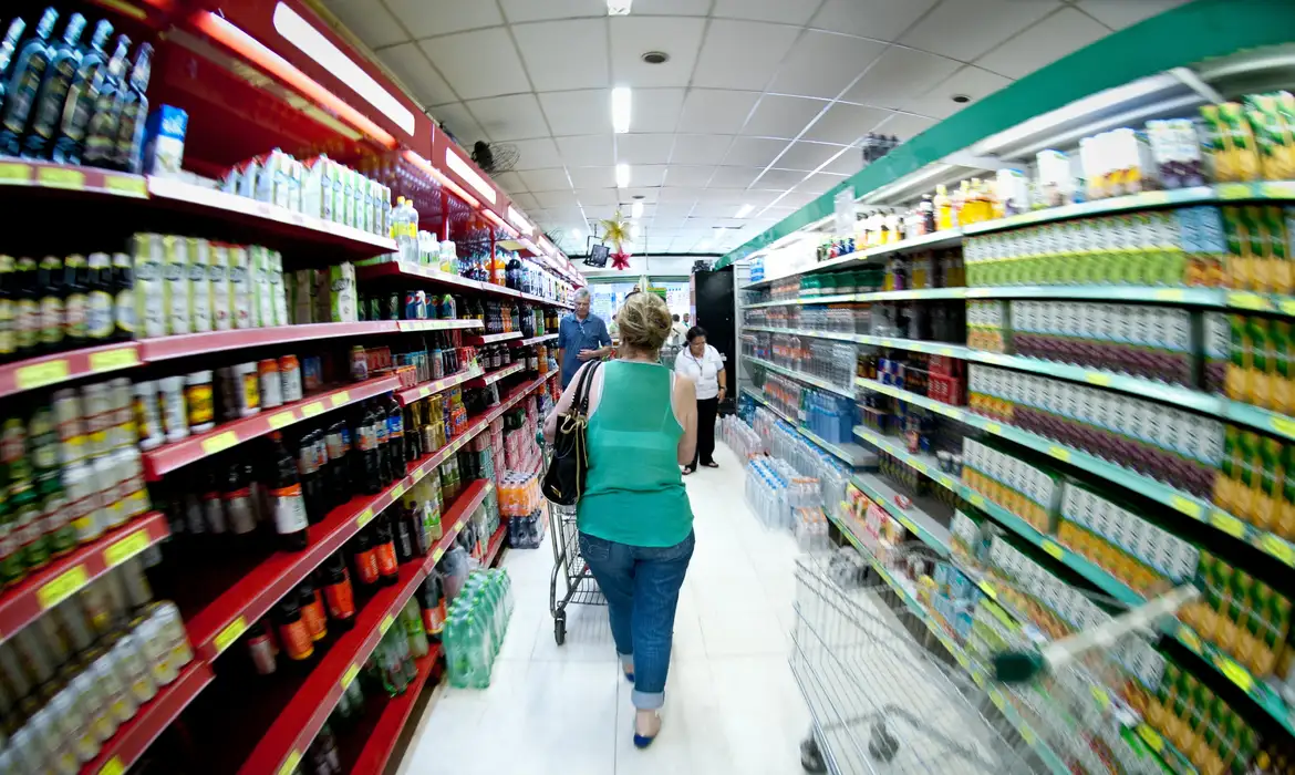 supermercados-inflação-impacta-famílias-de-baixa-renda-brasil