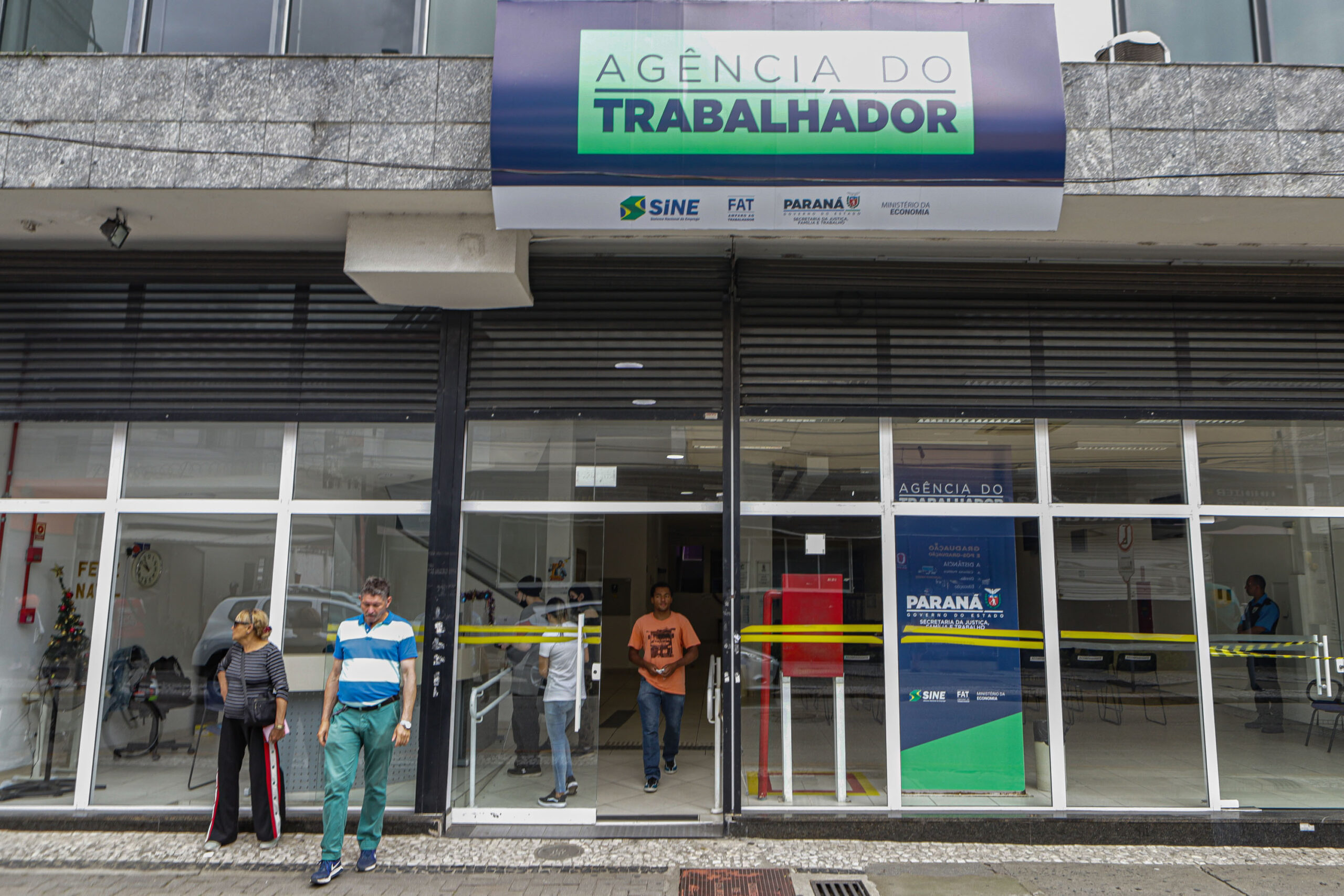 agencia_trabalhador_curitiba-mutirao-empregos-curitiba-scaled.jpg