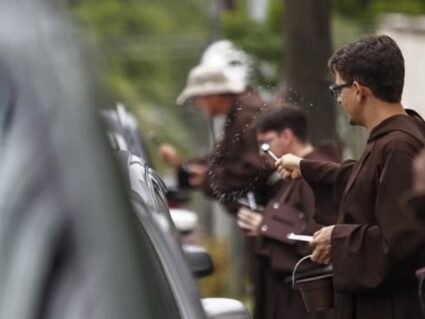 Católicos e evangélicos são maioria entre as religiões no Paraná
