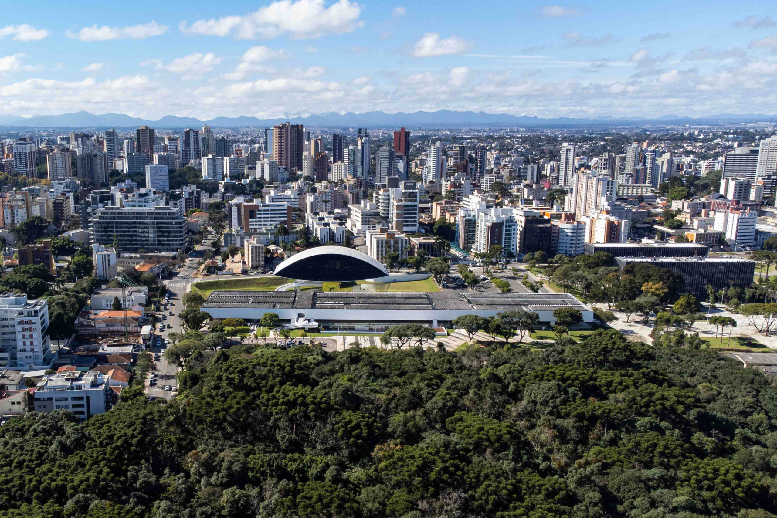 bosque_papa_mon_foto_rdziura-0746-curitiba-vista-de-cima-vista-aérea-falta-imóveis-aluguel-locação