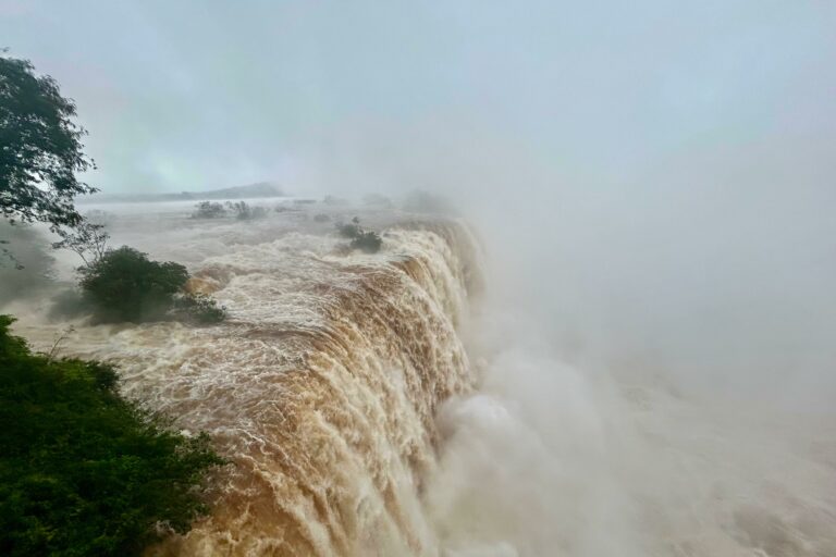 vazão cataratas do iguaçu
