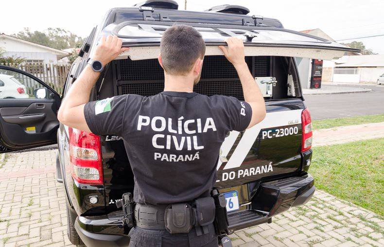 Homem usa filha de escudo para tentar evitar prisão em Reserva