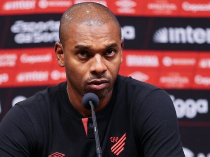 Fernandinho não vai se reapresentar e tem futuro indefinido no Athletico