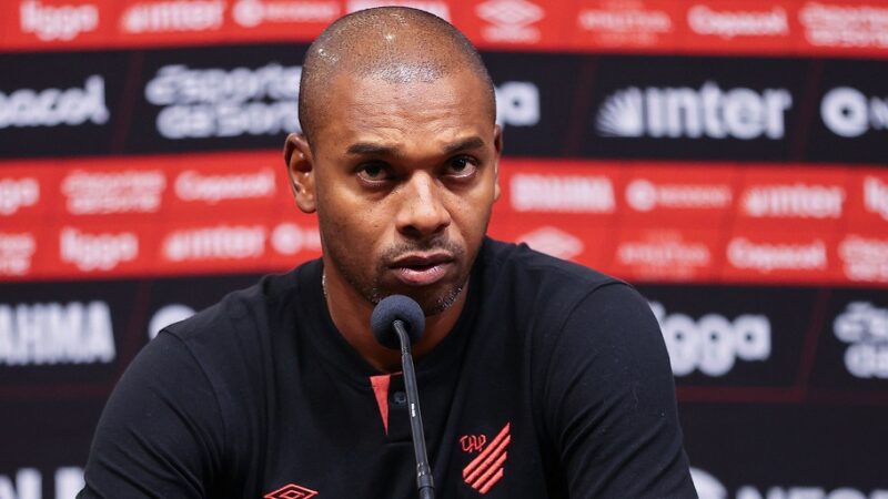 Fernandinho não vai se reapresentar e tem futuro indefinido no Athletico