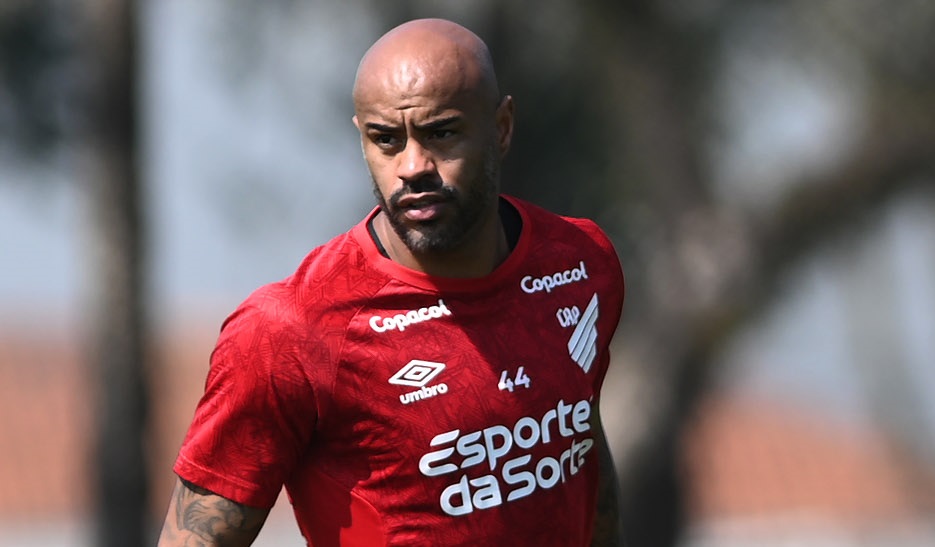 belgrano-athletico-sul-americana-2024-onde-assistir-ao-vivo-thiago-heleno