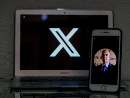 Alexandre de Moraes autoriza o retorno imediato do X (antigo Twitter)