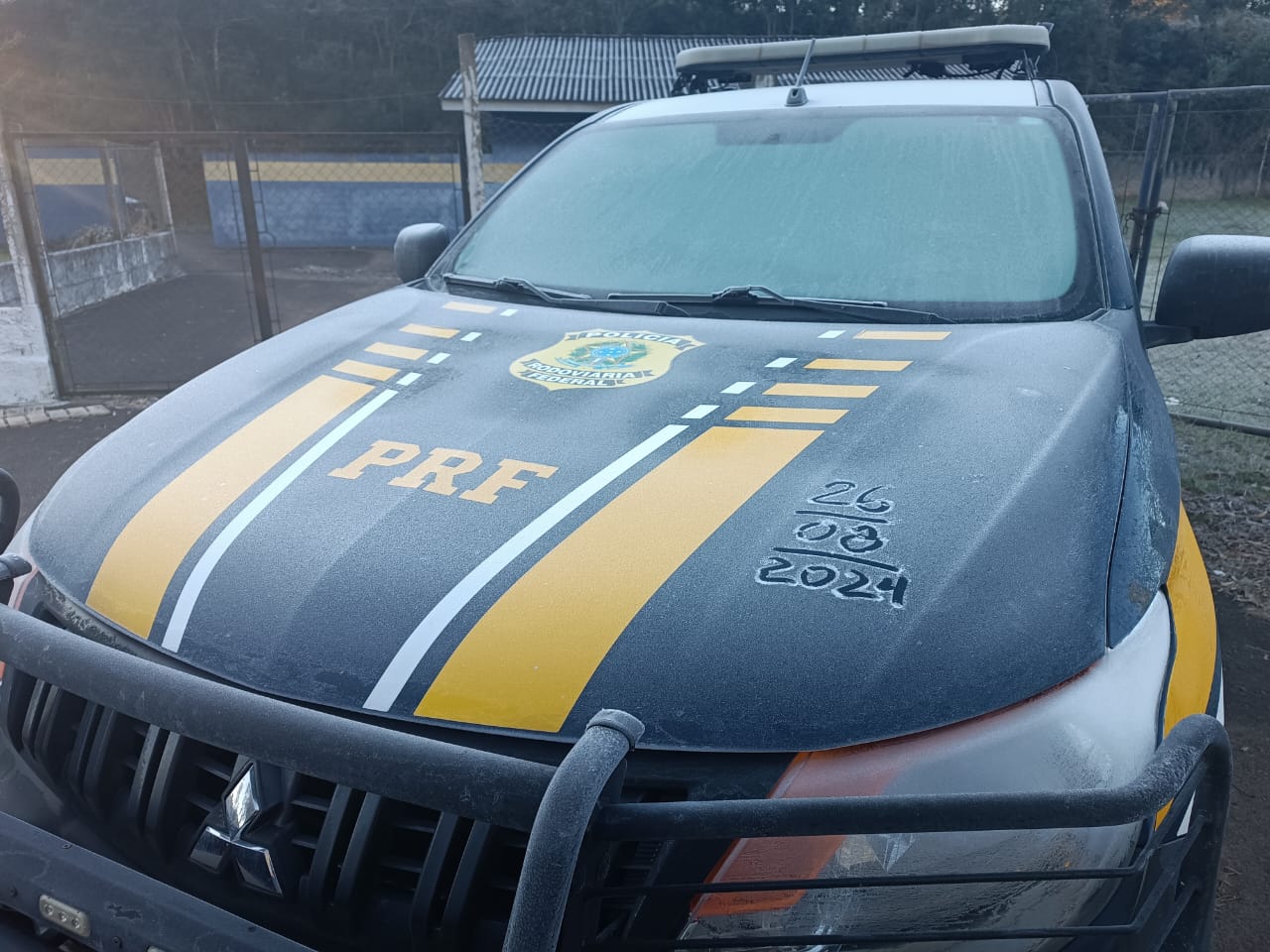 viatura PRF Paraná geada congelada