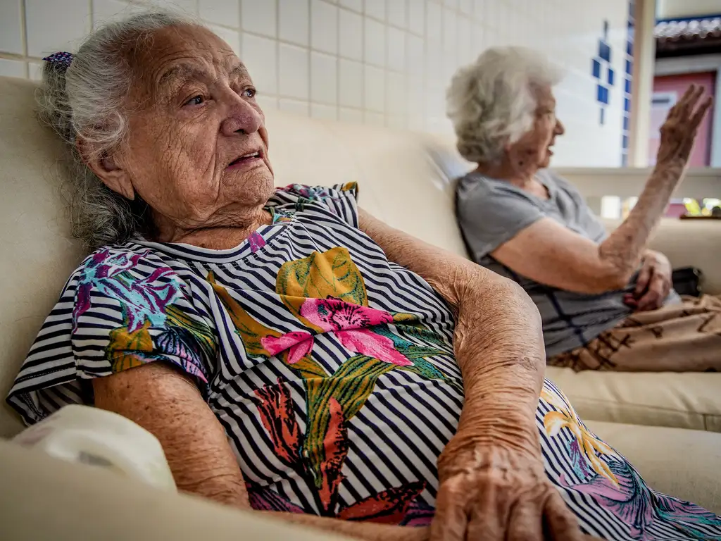 Brasil 160 mil pessoas vivem em asilos e 14 mil em orfanatos