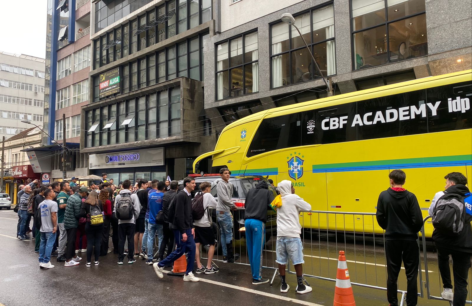 Foto-selecao-brasileira-hotel-torcedores-seleção-brasileira-curitiba
