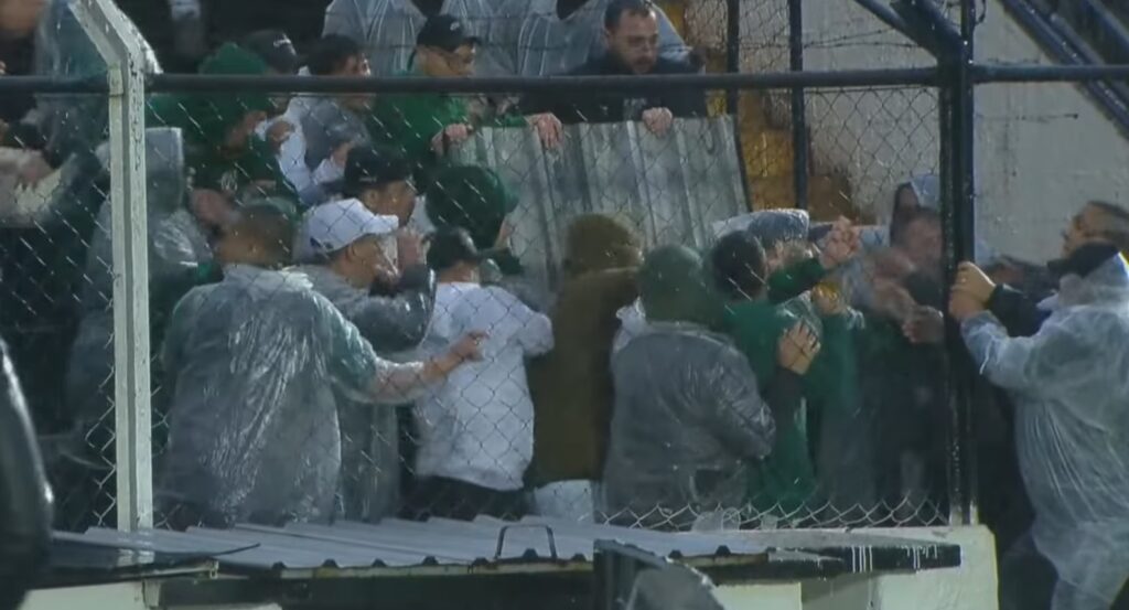 Coritiba é multado por confusão da torcida em jogo contra o Operário