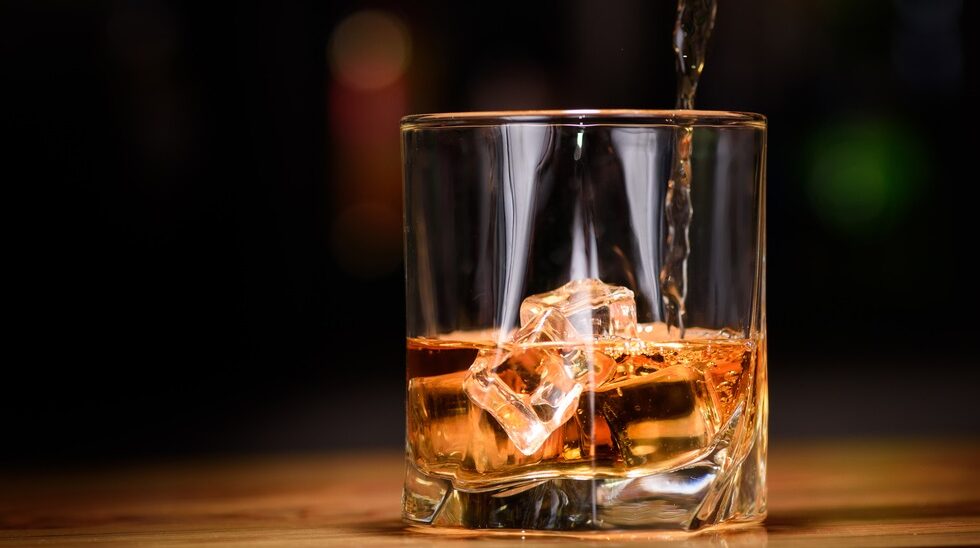 guarda whisky importado Paraná