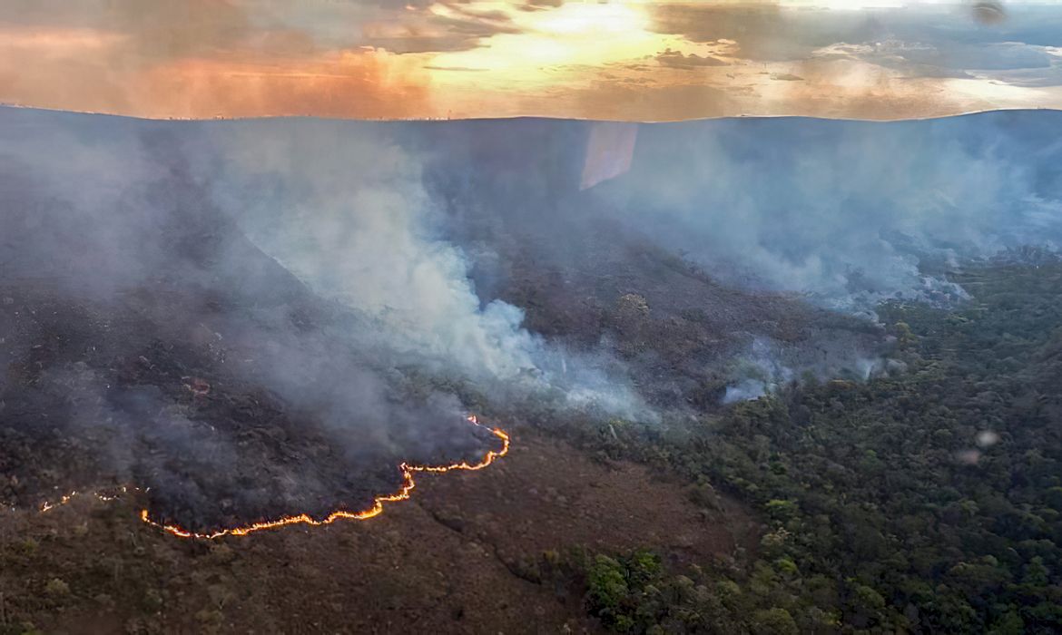 incendio_chapada_veadeiros-queimadas-brasil-incêndio-florestais
