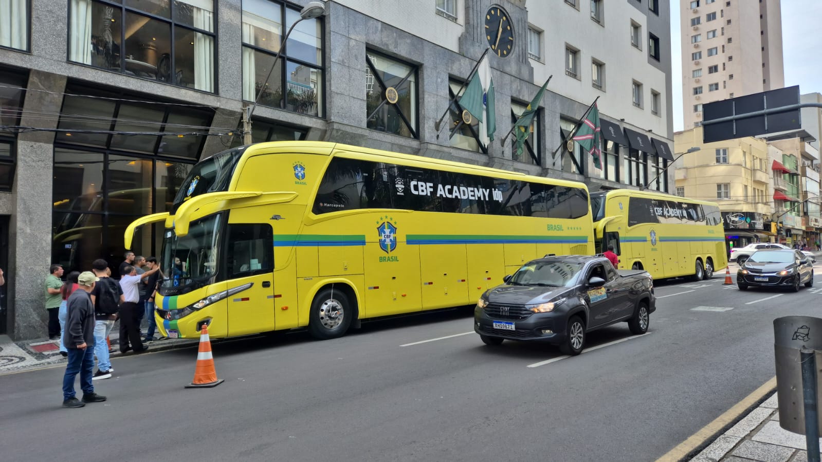 Seleção brasileira começar a chegar em Curitiba para jogo contra Equador