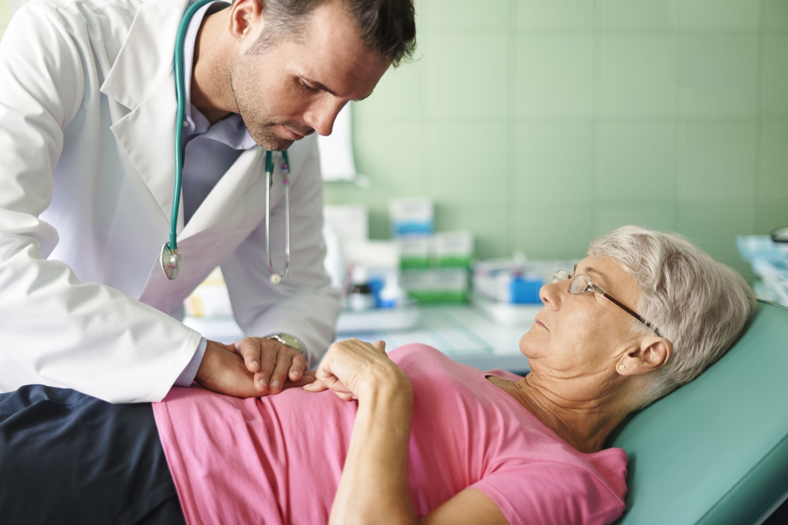 this-pain-stomach-is-unbearable-cancer-de-pancreas-o-que-e-diagnostico-sintomas-como-tratar-como-prevenir-scaled.jpg câncer de pâncreas