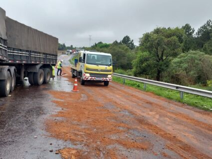 Engavetamento na BR-277: tráfego é parcialmente liberado após cinco horas
