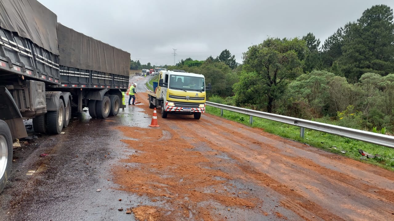 Engavetamento BR-277 tráfego é liberado parcialmente após cinco horas
