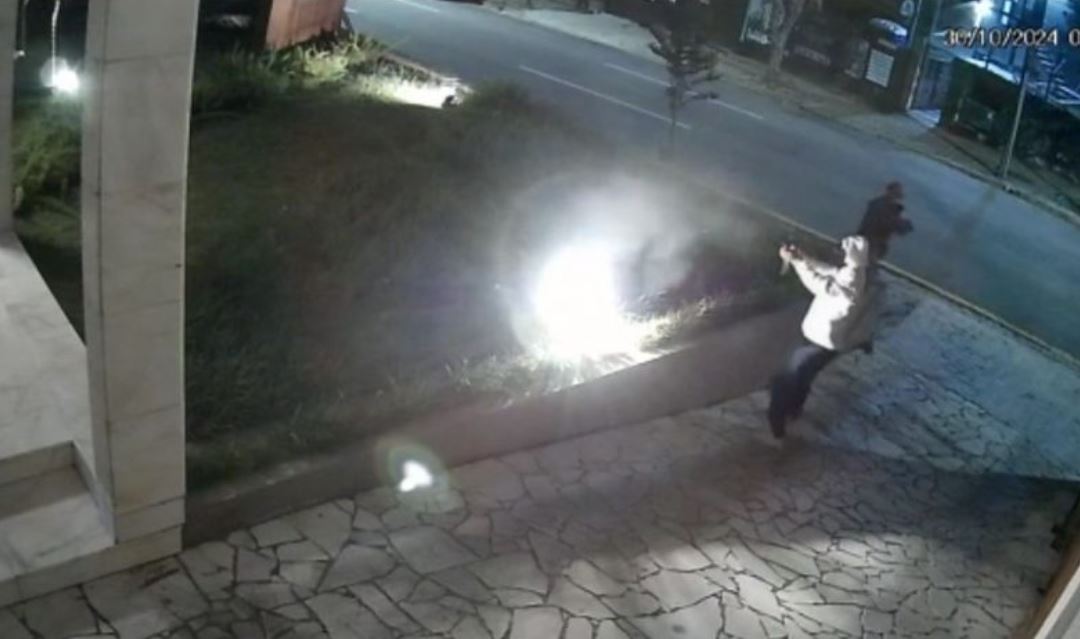Escritório de advogado é alvo de atentado durante a madrugada em Curitiba