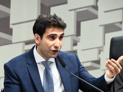 IOF não deveria ser usado para arrecadar, diz Galípolo