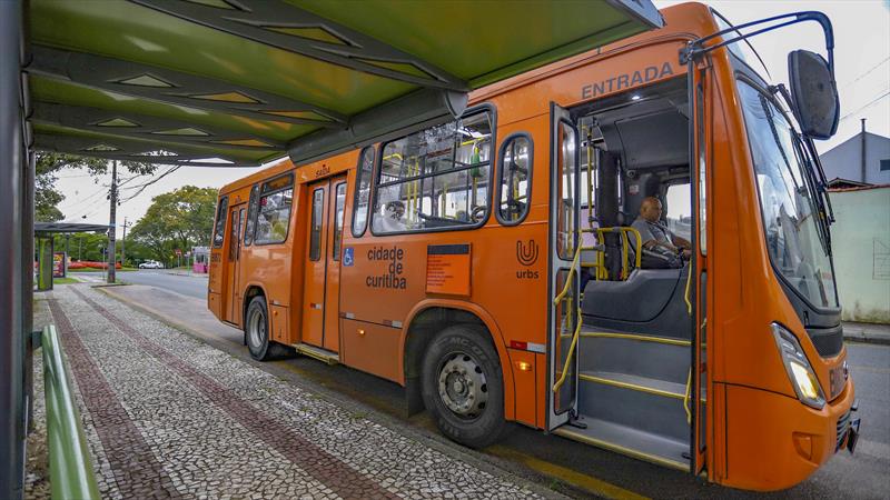 Ônibus de Curitiba voltam a operar com 100% da capacidade