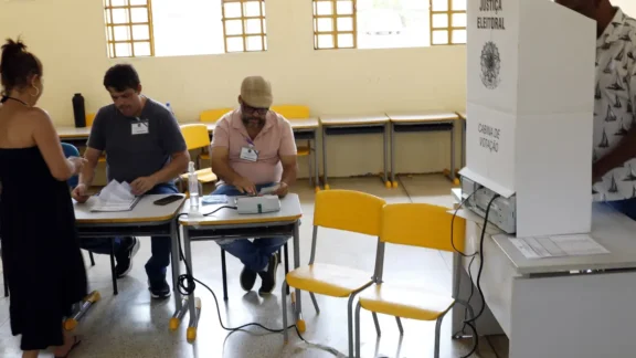 Eleições 2024: ministra do TSE convida eleitores a votarem no segundo turno